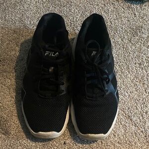 WORN FILA Men's Black and White Athletic Shoes